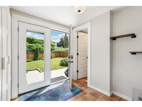 1570 Holly Street West Linn OR 97068