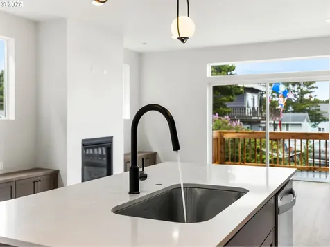 331 SE Jetty Avenue Lincoln City OR 97367