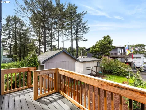 331 SE Jetty Avenue Lincoln City OR 97367