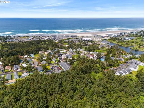 331 SE Jetty Avenue Lincoln City OR 97367