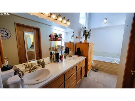 4186 Lancaster Drive Eugene OR 97404