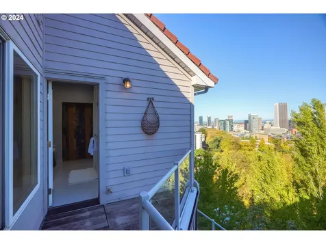 1246 SW Cardinell Way Portland OR 97201