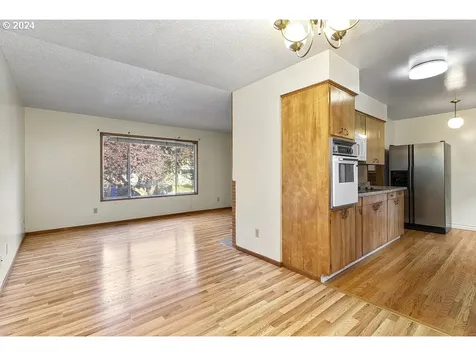 427 NE 84th Avenue Portland OR 97220