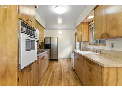 427 NE 84th Avenue Portland OR 97220