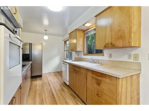 427 NE 84th Avenue Portland OR 97220