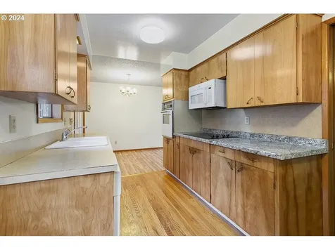 427 NE 84th Avenue Portland OR 97220