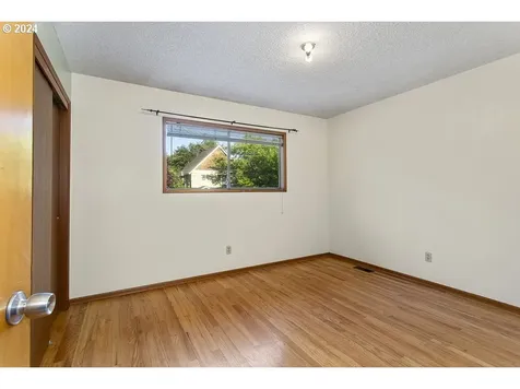 427 NE 84th Avenue Portland OR 97220