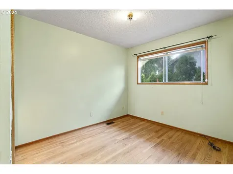 427 NE 84th Avenue Portland OR 97220