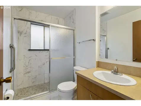 427 NE 84th Avenue Portland OR 97220