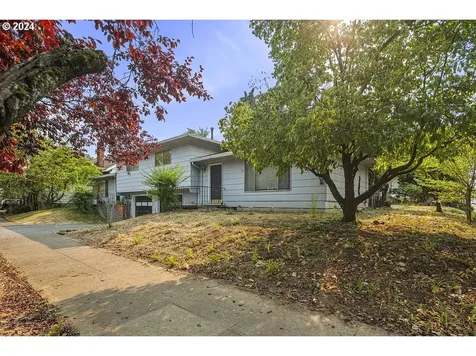 427 NE 84th Avenue Portland OR 97220
