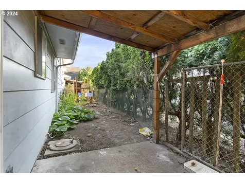 427 NE 84th Avenue Portland OR 97220