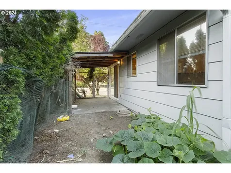 427 NE 84th Avenue Portland OR 97220