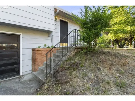 427 NE 84th Avenue Portland OR 97220