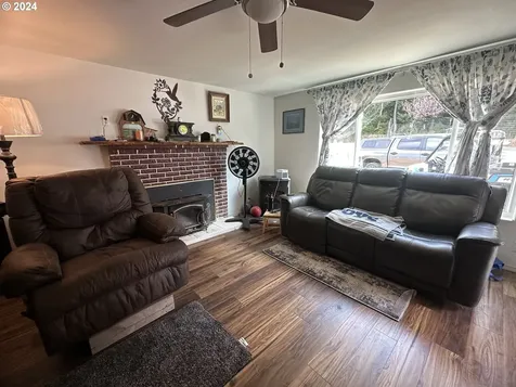 2145 Woodland Drive Coos Bay OR 97420
