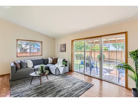 2032 Se 70th Court Hillsboro OR 97123