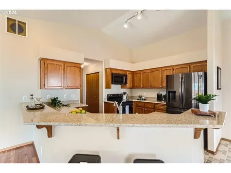 2032 Se 70th Court Hillsboro OR 97123
