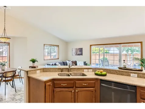 2032 Se 70th Court Hillsboro OR 97123