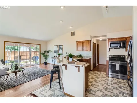 2032 Se 70th Court Hillsboro OR 97123
