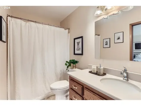 2032 Se 70th Court Hillsboro OR 97123