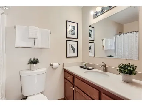 2032 Se 70th Court Hillsboro OR 97123
