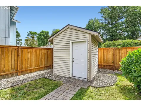 2032 Se 70th Court Hillsboro OR 97123