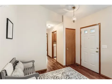 2032 Se 70th Court Hillsboro OR 97123
