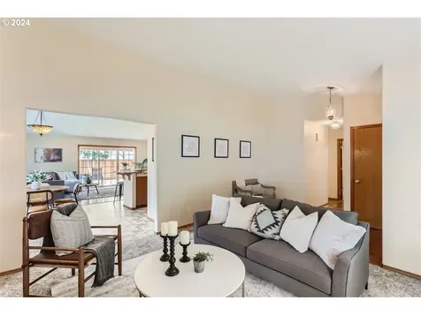 2032 Se 70th Court Hillsboro OR 97123