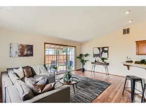 2032 Se 70th Court Hillsboro OR 97123