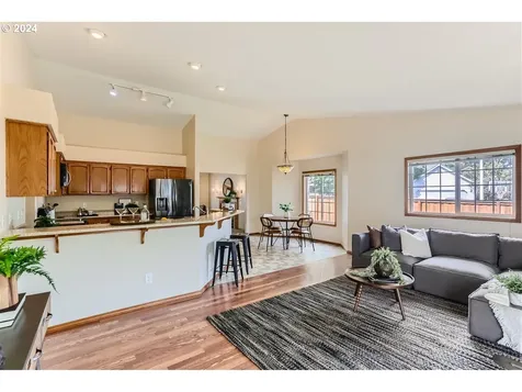2032 Se 70th Court Hillsboro OR 97123