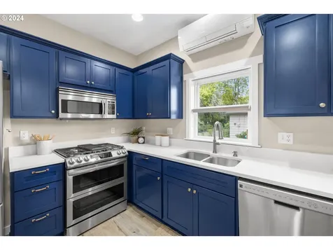7475 SW 52nd Avenue Portland OR 97219