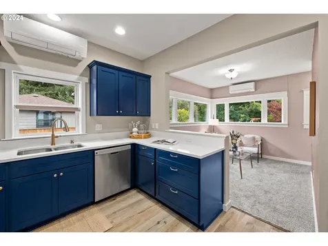 7475 SW 52nd Avenue Portland OR 97219