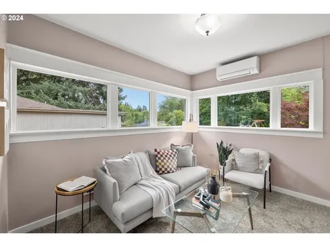 7475 SW 52nd Avenue Portland OR 97219
