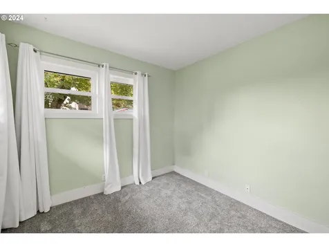 7475 SW 52nd Avenue Portland OR 97219