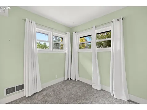 7475 SW 52nd Avenue Portland OR 97219