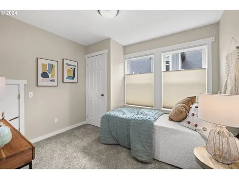 7475 SW 52nd Avenue Portland OR 97219