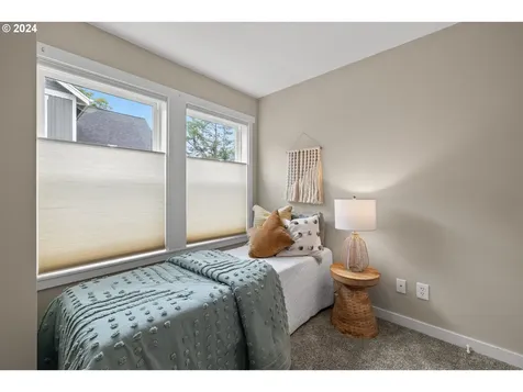 7475 SW 52nd Avenue Portland OR 97219