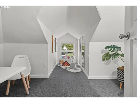7475 SW 52nd Avenue Portland OR 97219