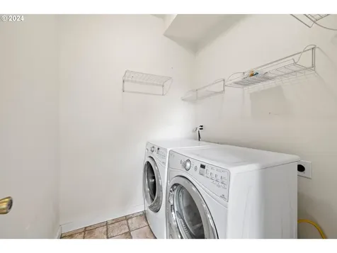 7475 SW 52nd Avenue Portland OR 97219