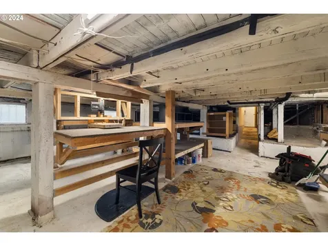 7475 SW 52nd Avenue Portland OR 97219