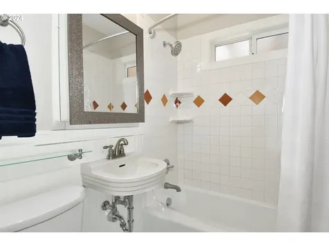 1755 NE Bell Drive Portland OR 97220