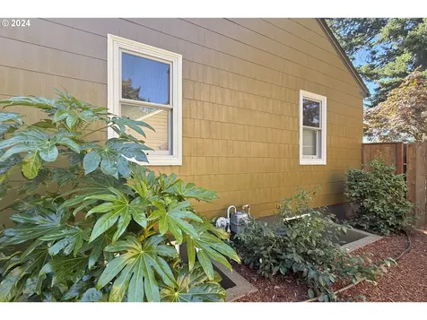 1755 NE Bell Drive Portland OR 97220