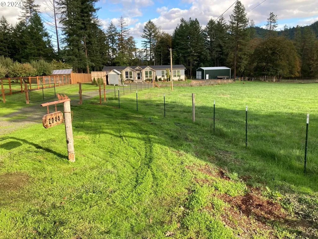 2044 Tenmile Valley Road Tenmile OR 97481