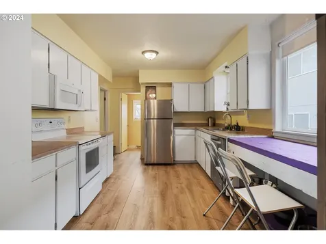 7822 Se Washington Street Portland OR 97215