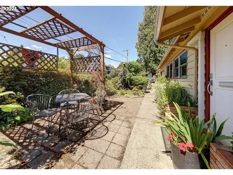 8359 N Swenson Street Portland OR 97203