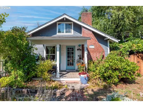 817 Liberty Street Silverton OR 97381