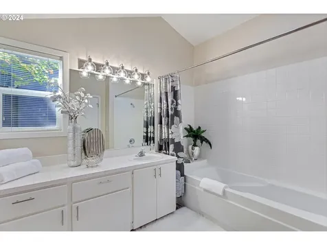 3226 SW Upper Drive Portland OR 97201
