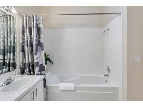 3226 SW Upper Drive Portland OR 97201