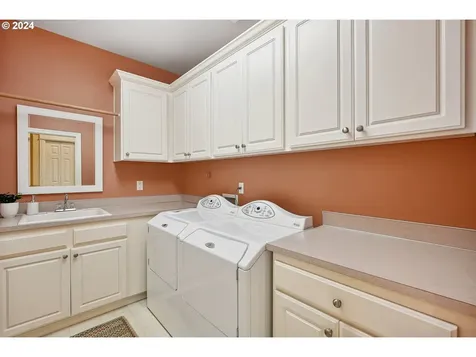 7414 SW 64th Place Portland OR 97219