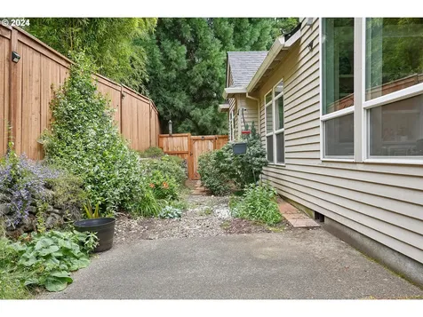 7414 SW 64th Place Portland OR 97219