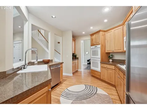 7414 SW 64th Place Portland OR 97219